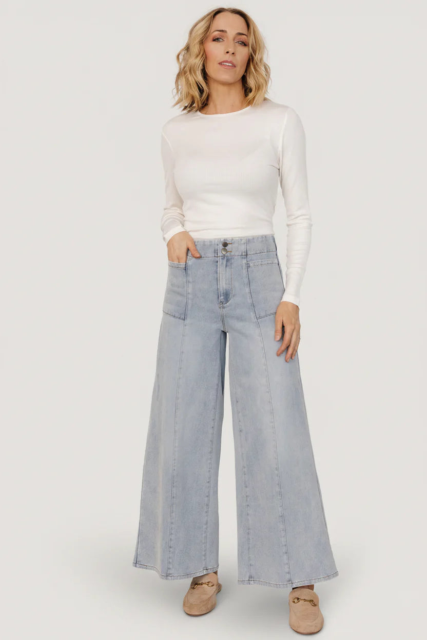 Emmi Mid Rise Wide Leg Jeans | Light Wash