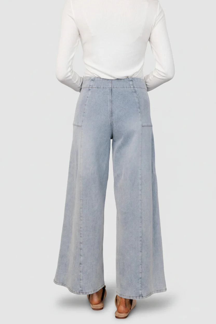 Emmi Mid Rise Wide Leg Jeans | Light Wash